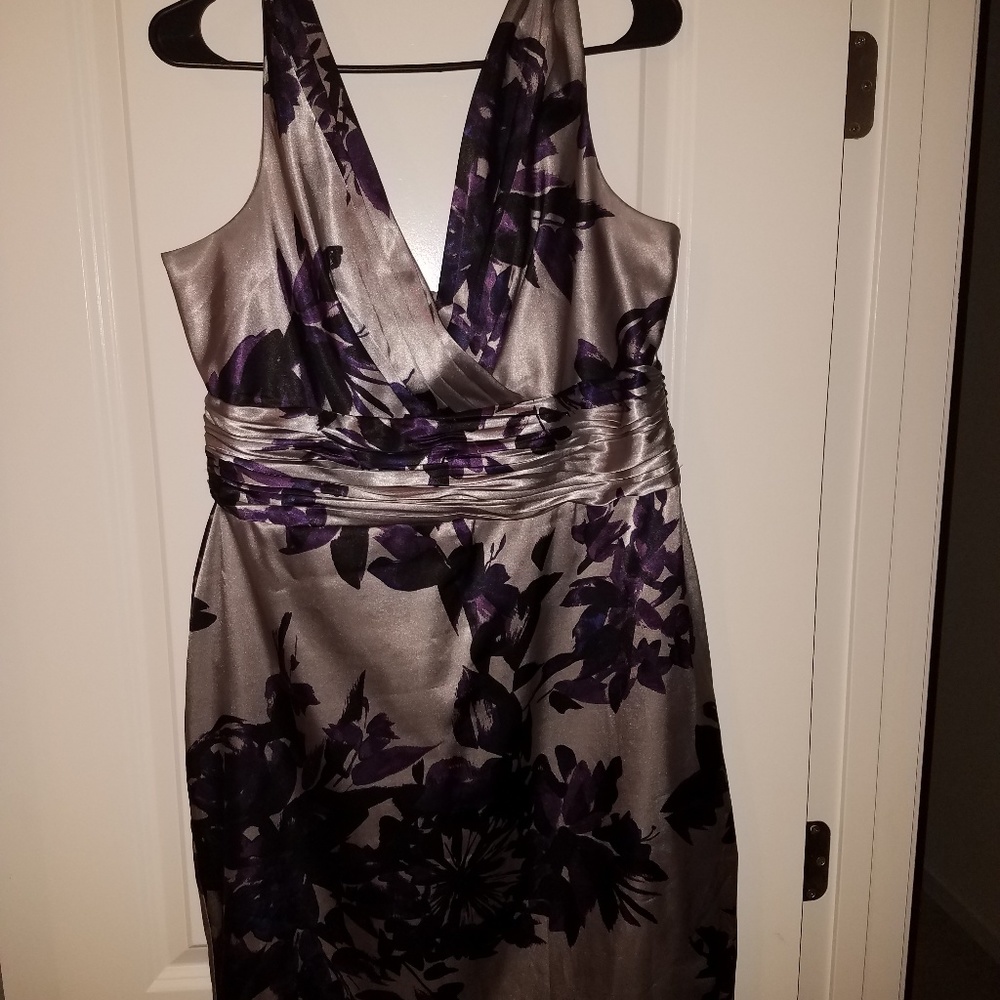 Dress - Picture 2 of 3
